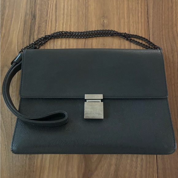 LOUIS VUITTON black clutch with chain - Picture 1 of 5